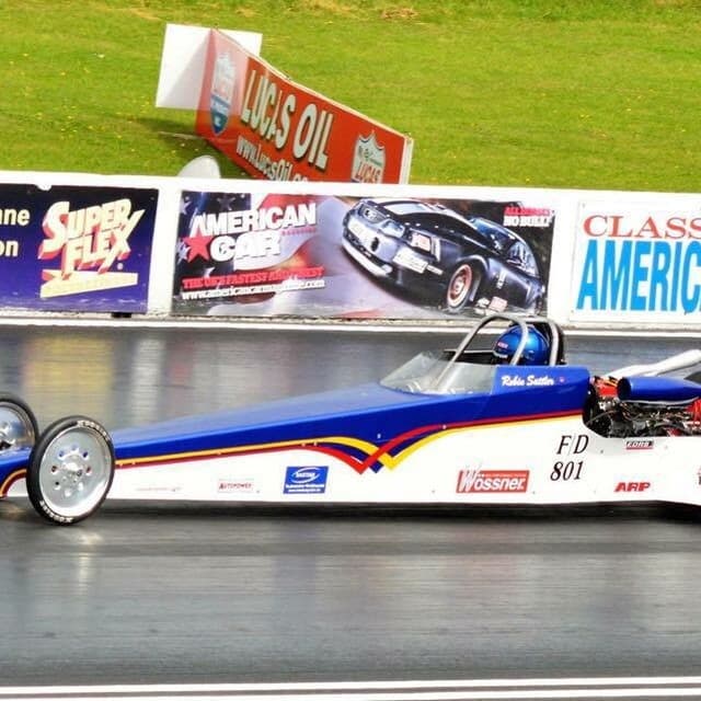 Seitenansicht des Dragsters mit Startnummer 801 von Robin Sattler