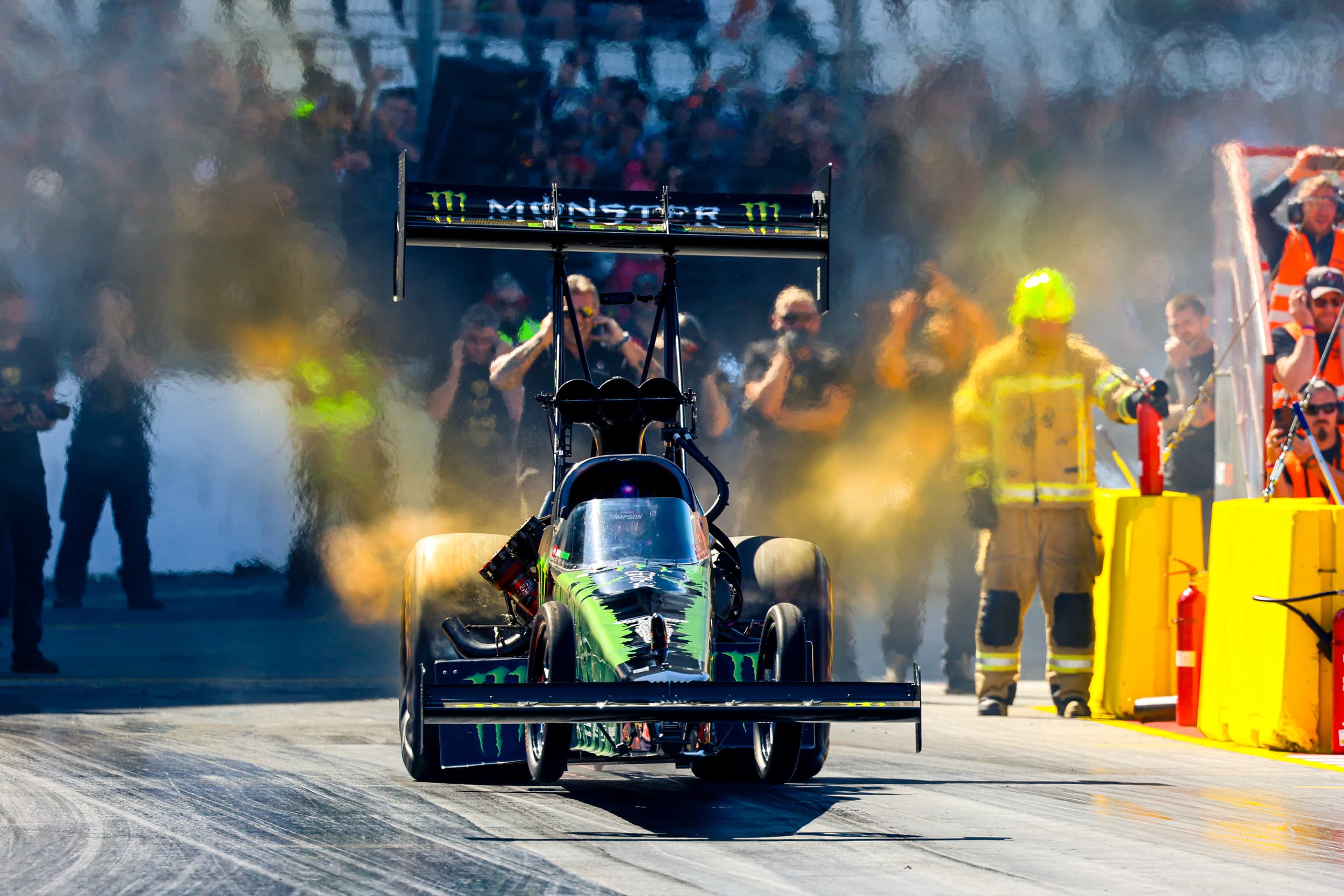 Volle Tribünen beim Drag-Racing-Spektakel NitrOlympX 2025 am Hockenheimring